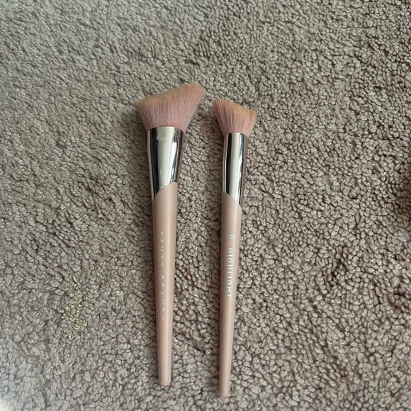 Fenty Beauty Makeup Fenty Beauty Bronzer And Highlighter Brush Poshmark